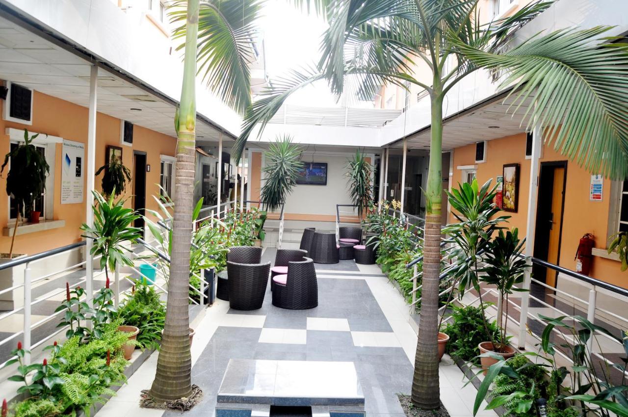 Primal Hotel Isaac John Gra Ikeja Exterior photo