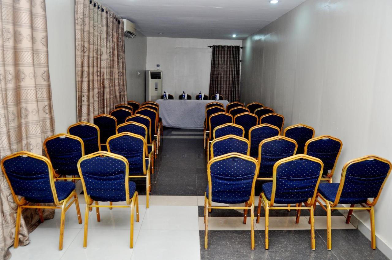 Primal Hotel Isaac John Gra Ikeja Exterior photo