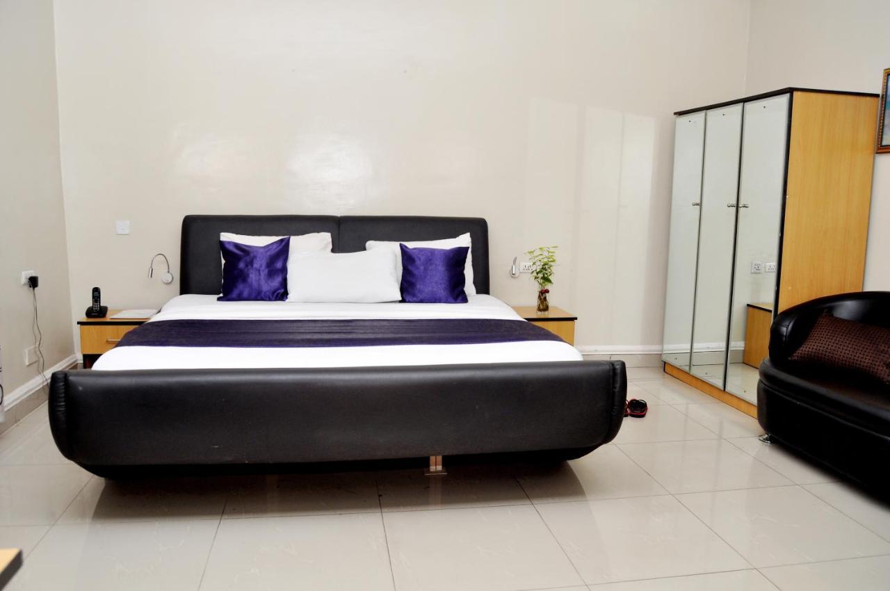 Primal Hotel Isaac John Gra Ikeja Exterior photo
