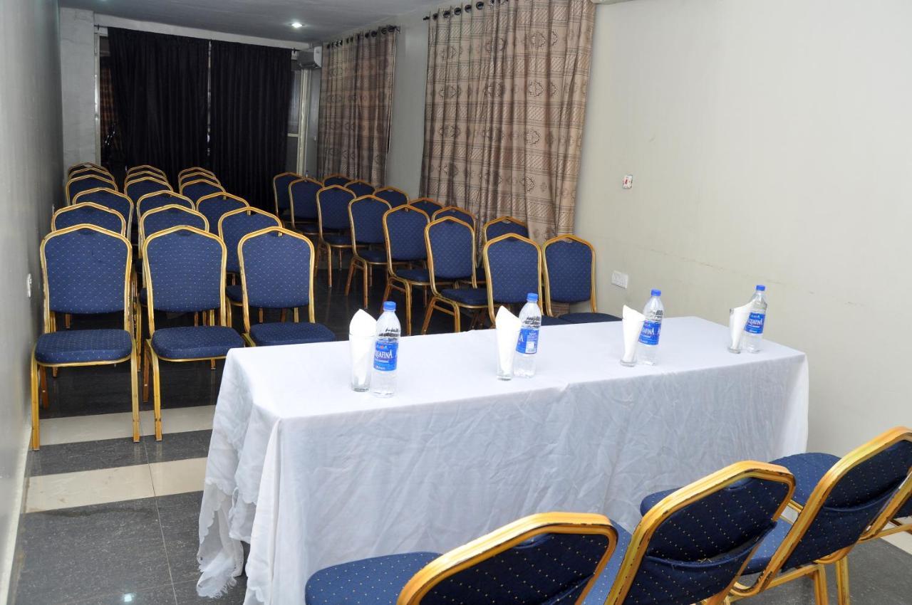 Primal Hotel Isaac John Gra Ikeja Exterior photo