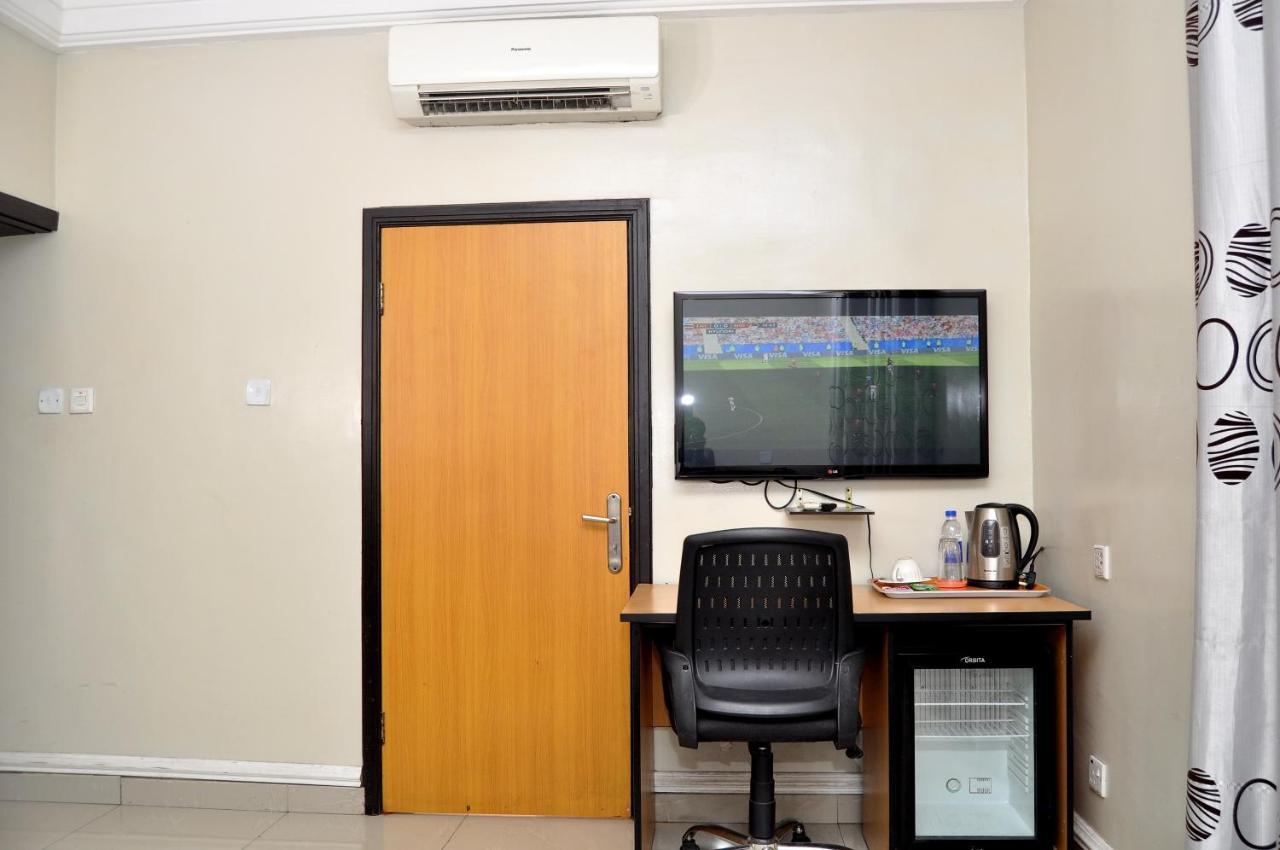 Primal Hotel Isaac John Gra Ikeja Exterior photo