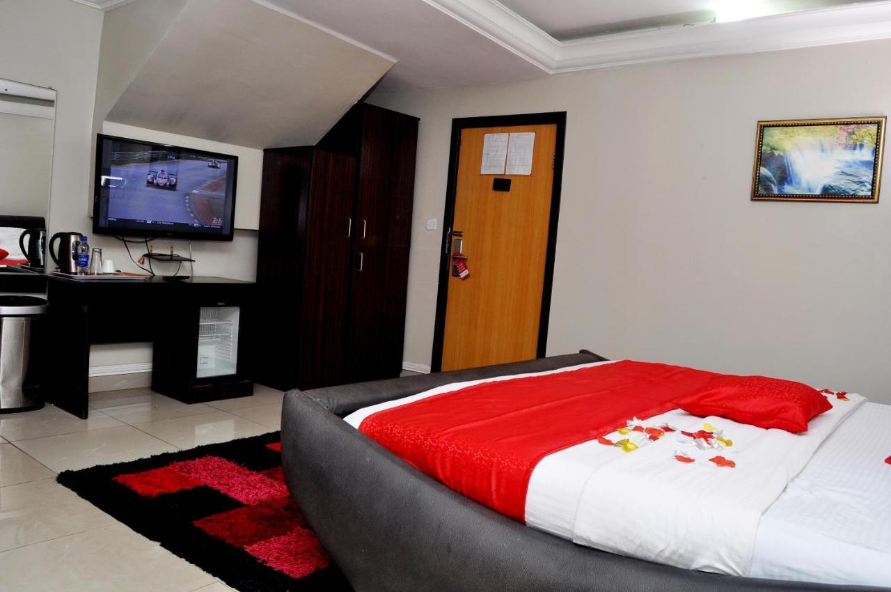 Primal Hotel Isaac John Gra Ikeja Exterior photo