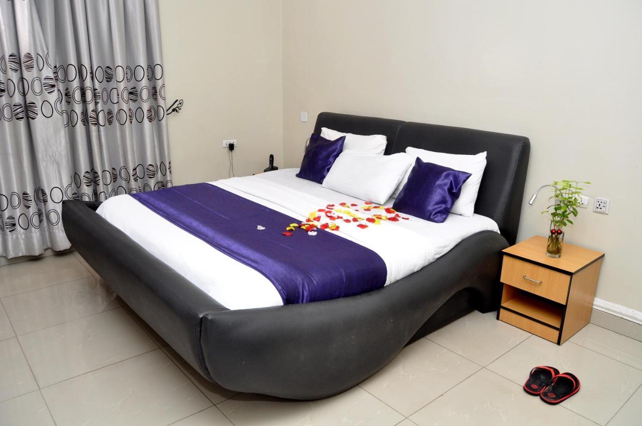 Primal Hotel Isaac John Gra Ikeja Exterior photo