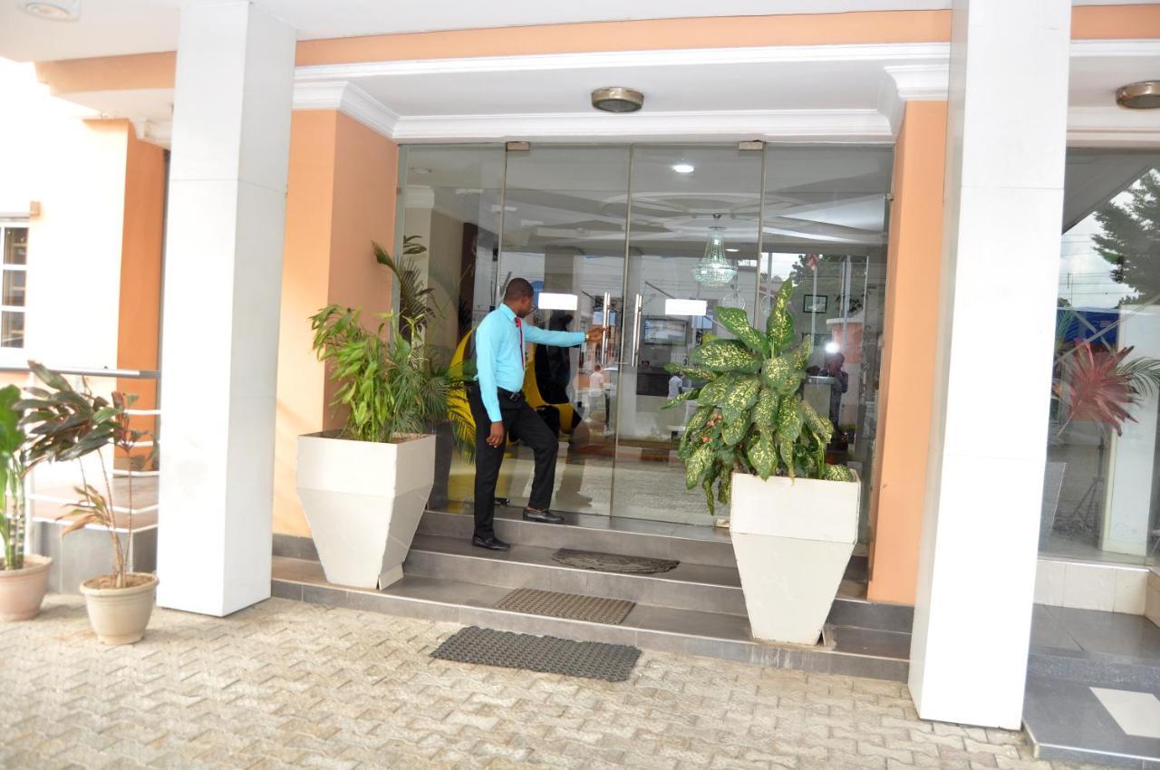 Primal Hotel Isaac John Gra Ikeja Exterior photo