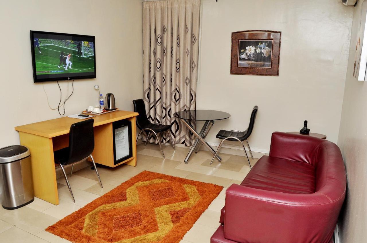 Primal Hotel Isaac John Gra Ikeja Exterior photo