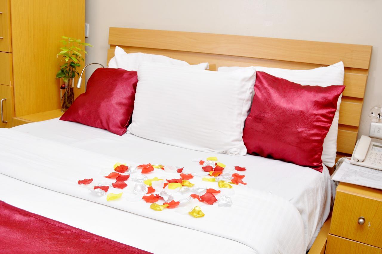 Primal Hotel Isaac John Gra Ikeja Exterior photo