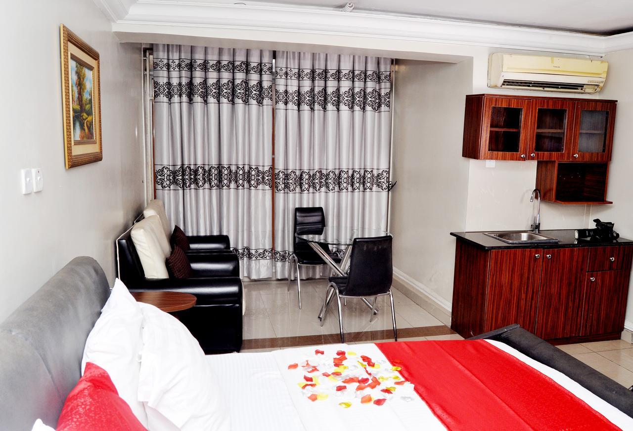 Primal Hotel Isaac John Gra Ikeja Exterior photo